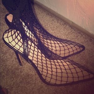 Pretty Little Thing Fishnet Heels Sz 10(USA)